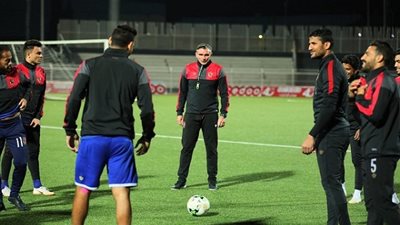 موعد أول محاضرة بين كارتيرون ولاعبي الأهلي في الجزائر