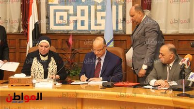 صور| محافظ القاهرة يشهد توقيع اتفاقية تطويرعزبة خير الله والزاوية الحمراء