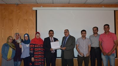 نائب رئيس جامعة الفيوم يجتمع بطلاب الدرسات العليا بكلية الحاسبات والمعومات