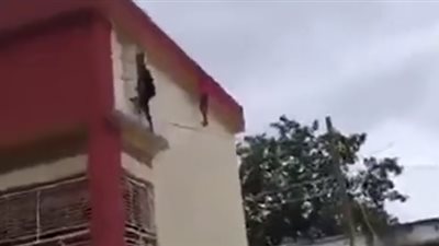 فيديو| طفل ينقذ صديقه من الموت المحقق بشجاعة