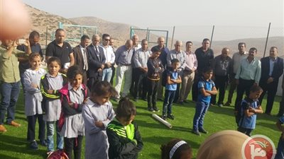 صور.. قوات الاحتلال الإسرائيلي تقتحم منطقة الأغوار وتصادر مدرسة للبدو