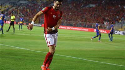 الإصابة تهدد وليد أزارو بالغياب عن نهائي دوري أبطال أفريقيا