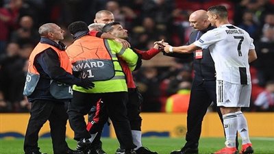 فيديو.. جماهير مانشستر يونايتد تستقبل رونالدو بحفاوة