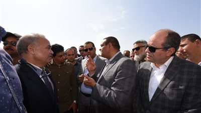 محافظ البحيرة يوجه بسرعة توصيل المرافق لمساكن الوكيل بكفر الدوار 