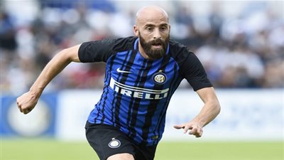 لاعب إنتر ميلان متفائل بعد غياب ميسي عن برشلونة