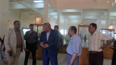 صور.. محافظ الوادي الجديد يتفقد متحف الآثار والإذاعة