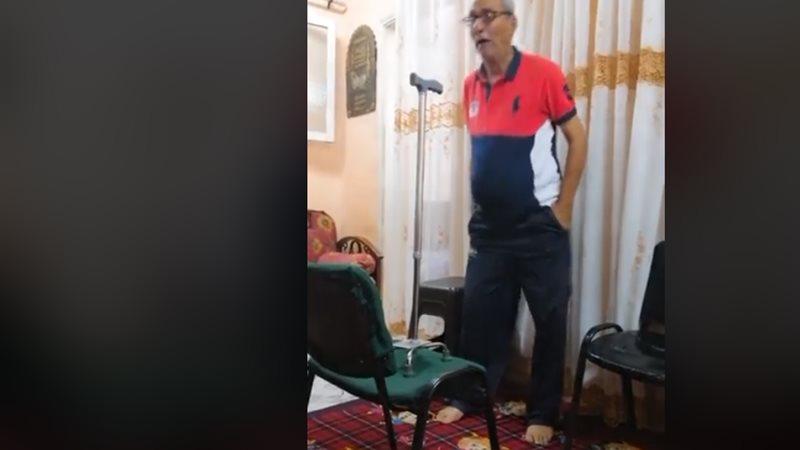  عجوز يقلد حمو بيكا