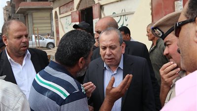 محافظ كفرالشيخ يوجه بسرعة رصف مدخل كوبري طريق سكة روينة