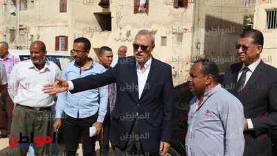 صور.. محافظ قنا يتفقد الأعمال الإنشائية بالمحلات التجارية بمنطقة المساكن