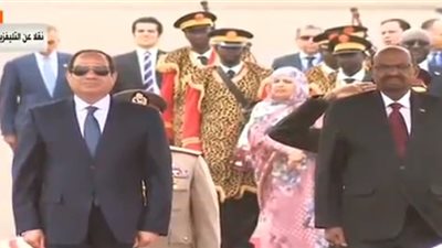 بث مباشر.. استقبال  عمر البشير للرئيس عبد الفتاح السيسي في الخرطوم