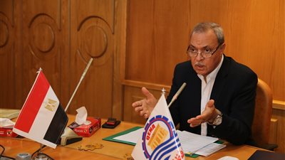 صور.. محافظ قنا يعقد اجتماع المجلس التنفيذي