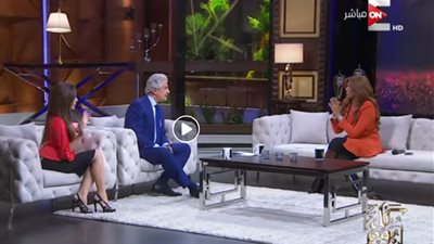 فيديو.. الإبراشي مداعبا وعد وخلود: أنا قاعد بين أسدين