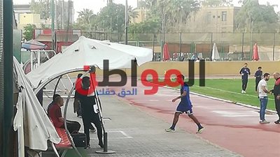 صور.. شادي محمد يساند لاعبي الأهلي قبل النهائي الإفريقي