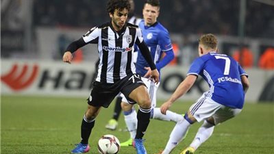 عمرو وردة على الدكة في مباراة باوك وفيديوتون بالدوري الأوروبي