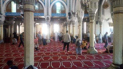 صور ..توافد المصلين علي مسجد التوبة بالبحيرة لأداء صلاة الجمعة 