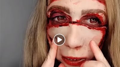 فيديو| امرأة تقطع وجهها وتزيله من مكانه .. والسبب !