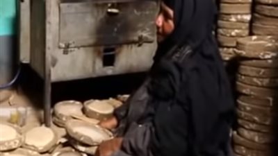 احكيلنا حكايتك | أم محمد : لما بجوع باكل عيش .. ومحدش بيساعد حد 