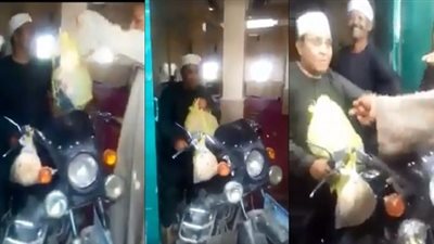 فيديو| إمام يدخل المسجد بموتوسيكل .. والسبب!!