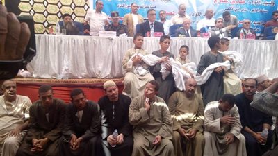 فيديو .. الأمن والصوفية مع الكنيسة ينهون ثأر 5 سنوات في إسنا بالأقصر