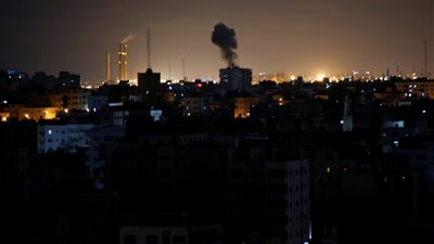  غارات إسرائيلية ليلية على قطاع غزة.. وأضرار شديدة بمنازل وسط المدينة 