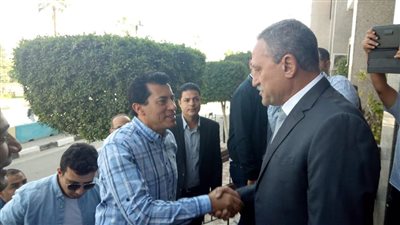 وزير الشباب والرياضة يصل الإسماعيلية لحضور الماراثون العالمي
