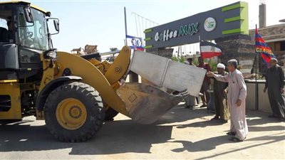 صور.. رفع 183 حالة إشغال طريق بشوارع مدينة سمسطا ببني سويف