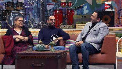 شاهد.. مروان يونس يعاكس نجلة شريف منير على الهواء 