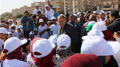 صور.. محافظ الفيوم يتفقد أعمال مبادرة