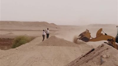 صور.. إزالة التعديات على 10 أفدنة أملاك دولة بمركز بلاط في الوادي الجديد 
