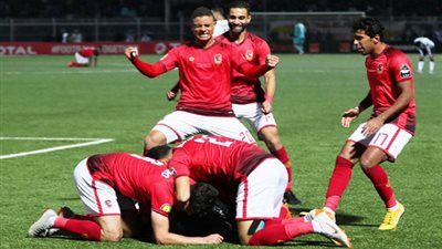 التعادل السلبي يسيطر على مباراة الأهلي والوصل بعد مرور 15 دقيقة