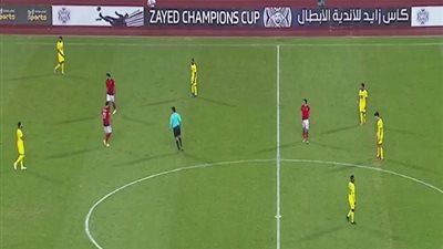 الأهلي يتقدم على الوصل بهدف 