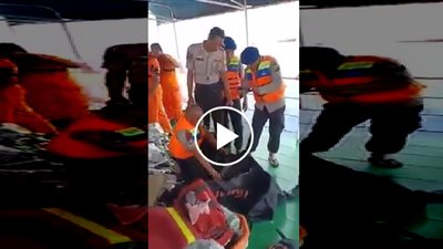 شاهد لحظة سقوط الطائرة الأندونيسية المنكوبة.. لن تصدق ما ستراه 