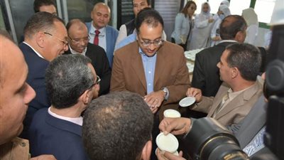 صور| رئيس مجلس الوزراء يغير خط سير زيارته في الزقازيق لهذا السبب !