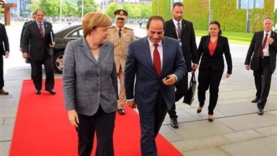 عاجل.. الرئيس السيسي يلتقي مع ميركل في القمة المصرية الألمانية 