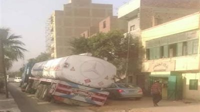 انقلاب سيارة نقل ثقيل أمام مدخل البدرشين