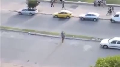 أنت قلبك ميت بقى.. شاهد نهاية مؤلمة لشاب قاد الموتوسيكلات الهوائية