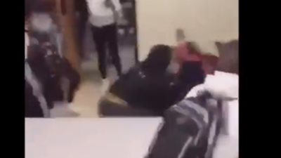 ما ينوب المدرس إلا تقطيع هدومه.. شاهد ماذا فعل طلاب بمعلمهم