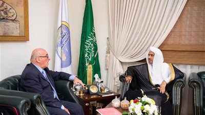 أمين عام رابطة العالم الاسلامى يستقبل السفير فينيامين بوبوف