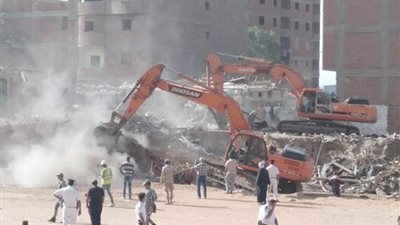 حملة أمنية لإزالة عشش الرشاح  بمحور جسر السويس تمهيدًا لتحويله إلى محور مروري