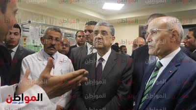 صور| وزيرا الكهرباء والإنتاج الحربي يفتتحان خط إنتاج العدادات الذكية 
