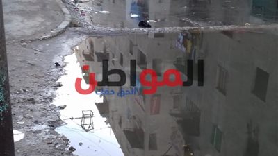 صور.. مياه الصرف تغرق شوارع منطقة الرحمن بكفر الدوار.. والأهالي يناشدون المحافظ