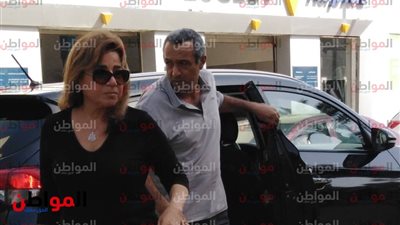 بدء توافد الفنانين للمشاركة في جنازة حمدي قنديل زوج نجلاء فتحي