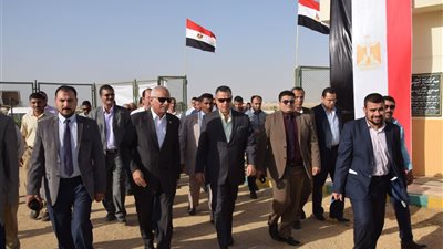 محافظ بني سويف يتفقد مصنع المصرية الفرنسية للصناعات الغذائية