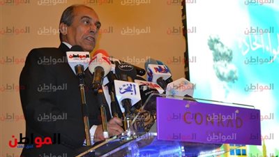 وزير الزراعة يشيد بتجربة التخلص من السحابة السوداء 