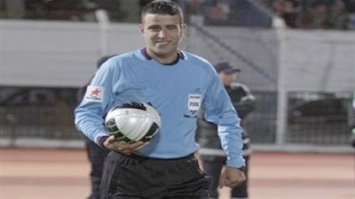 انفوجراف.. من هو مهدي عبيد حكم مباراة الأهلي والترجي؟