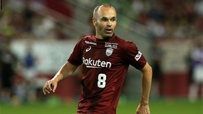 إنيستا يبرز دور جوارديولا في مسيرته بالملاعب