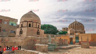 فيديو وصور .. أمام قبر حمدي قنديل .. غاب الأحياء وحضر الأموات