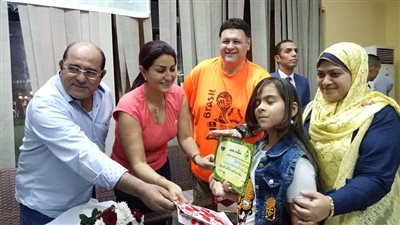 صور| وفاء عامر ترسم الفرحة على وجوه الأطفال في احتفاليتها لتكريم ذوي الاحتياجات الخاصة