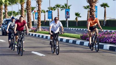 السيسي في أسبوع .. بدأ بتهنئة سهلي وزيارة ألمانيا الأبرز والختام بدراجة