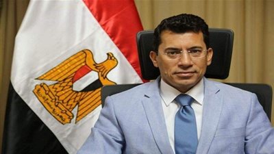 وزير الرياضة يحضر مبارة الأهلى والترجى